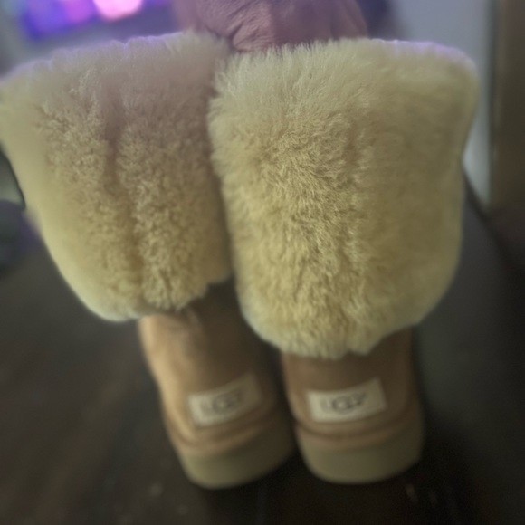 UGG boots womens - Picture 2 of 5